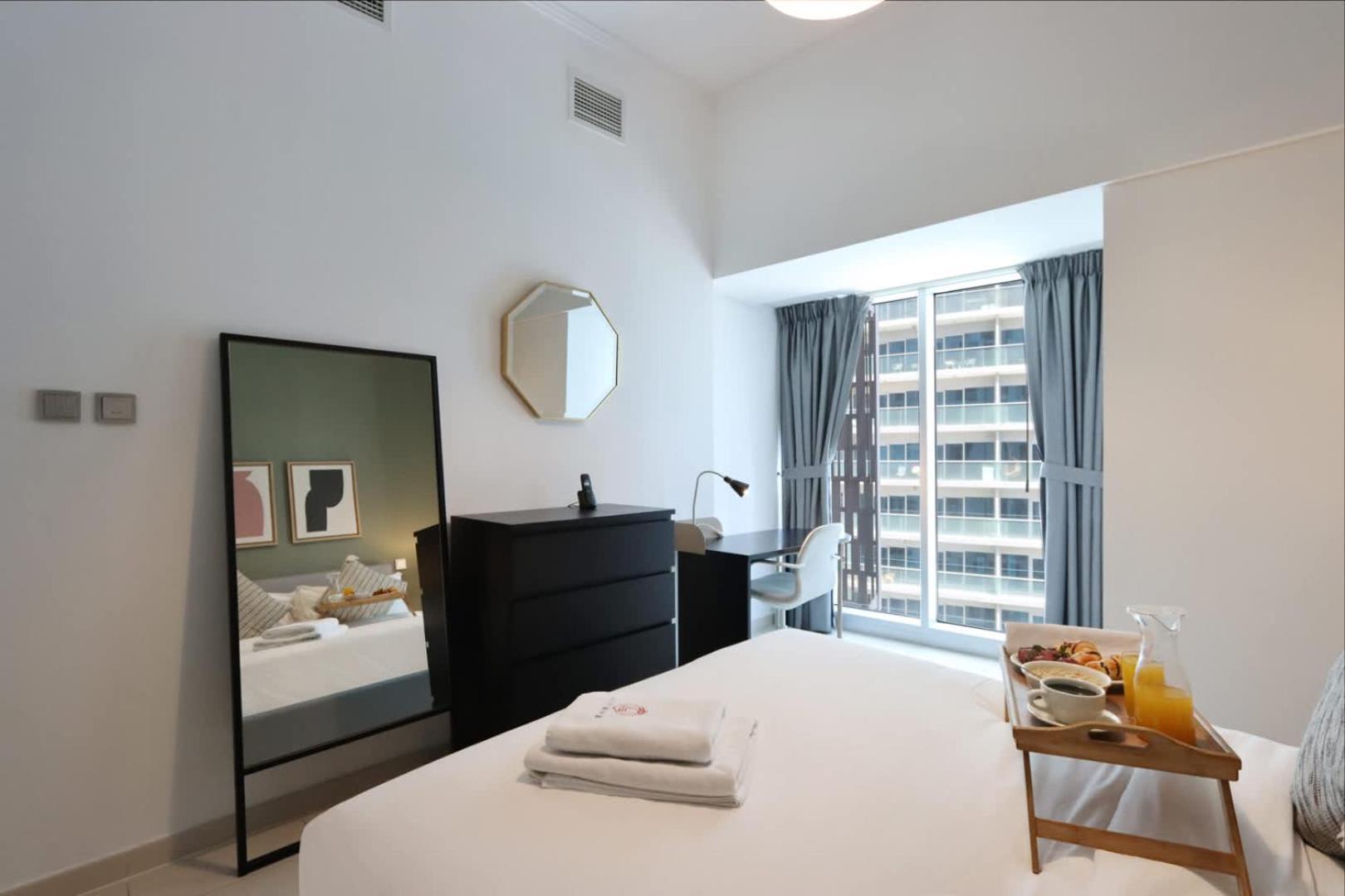 Livbnb-spacious 2 Bedroom In Marina With Balcony Apartment