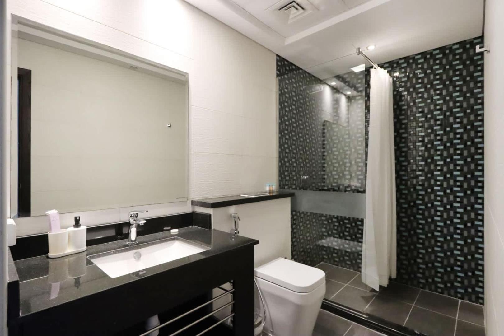 Livbnb-spacious 2 Bedroom In Marina With Balcony Apartment *