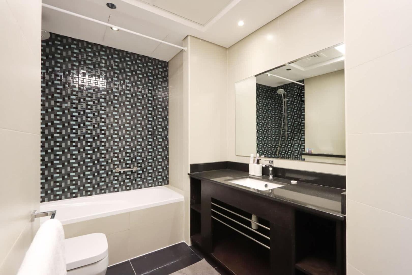 Livbnb-spacious 2 Bedroom In Marina With Balcony *